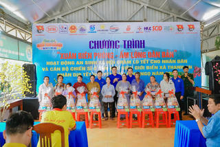 Mang xuân đến với nhân dân xã đảo Thạnh An