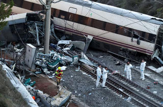 Tây Ban Nha: Hai tàu cao tốc đâm trực diện, ít nhất 39 người thiệt mạng