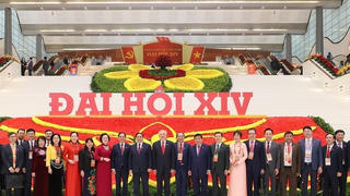 Các đại biểu đến dự lễ khai mạc Đại hội XIV của Đảng tại Trung tâm Hội nghị Quốc gia
