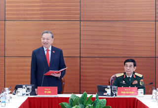 [ẢNH] Đại biểu thảo luận tại đoàn về các văn kiện Đại hội XIV của Đảng 