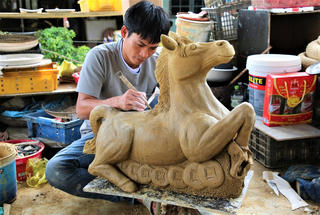 Đà Nẵng: Làng gốm Thanh Hà tất bật làm linh vật ngựa ngày cận Tết