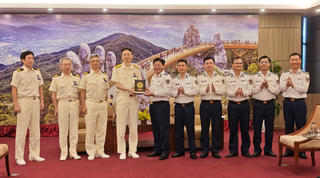 Đà Nẵng: Phó Tư lệnh Lực lượng Bảo vệ bờ biển Nhật Bản chào xã giao Tư lệnh Vùng Cảnh sát biển 2