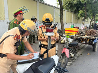 TP Hồ Chí Minh: Giành lại vỉa hè cho người đi bộ