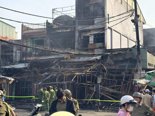 Điều tra nguyên nhân vụ cháy nhiều căn nhà tại TP Hồ Chí Minh