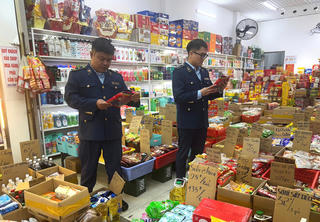 Đà Nẵng: Thu hồi hơn 1.300 sản phẩm bánh kẹo không rõ nguồn gốc, xử phạt 3 cơ sở