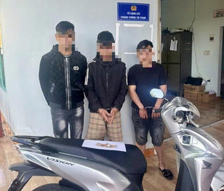 Quảng Ngãi: Bắt 3 đối tượng dùng dao cướp tài sản người đi đường
