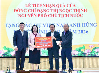 Mặt trận tỉnh Lâm Đồng tiếp nhận 28 phần quà tặng các Mẹ Việt Nam anh hùng 