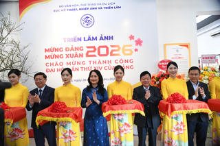 Niềm tin và khát vọng từ triển lãm ảnh chào Xuân