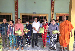  Cà Mau: Mang Tết ấm áp đến với bệnh nhân nghèo