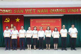 BHXH tỉnh Đồng Nai: 
             Nêu cao trách nhiệm đảng viên trong việc mở rộng lưới an sinh xã hội
