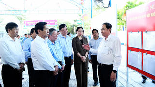 Chủ tịch Quốc hội Trần Thanh Mẫn khảo sát công tác chuẩn bị bầu cử tại xã Ba Sao, Đồng Tháp