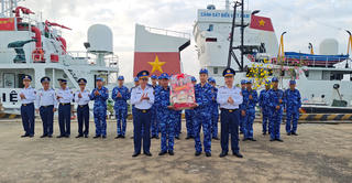 Tàu 375 Vùng Cảnh sát biển 2 trực Tết tại vùng biển Trường Sa