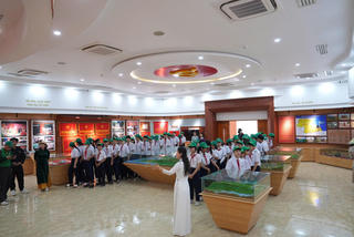 Trải nghiệm giáo dục lịch sử qua các địa chỉ đỏ