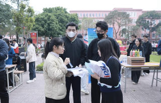 Sinh viên tiếp cận hàng nghìn cơ hội việc làm tại JobFair Đại học Thuỷ lợi