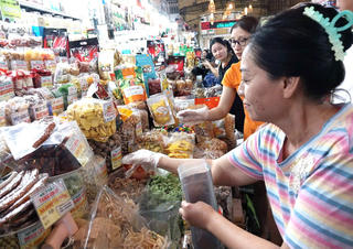 Sức mua mùa Tết “lệch nhịp”