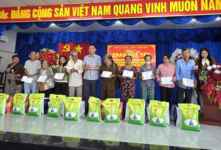 Xuân ấm đến người nghèo