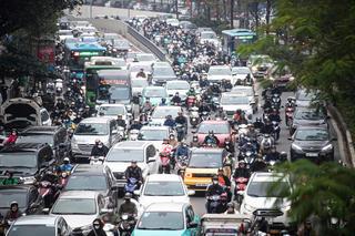 Giao thông Hà Nội: Chật vật những ngày sát Tết