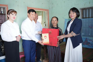 Đoàn công tác của thành phố Hà Nội thăm, tặng quà tại Gia Lai