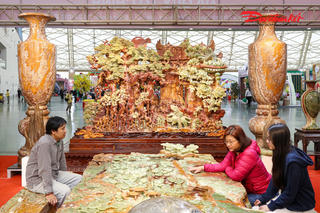 Dàn đá quý bạc tỷ gây chú ý tại Hội chợ mùa Xuân 2026