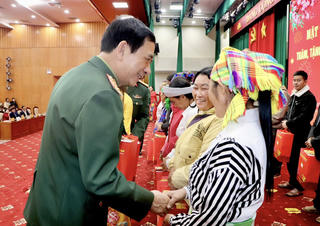 Đại tướng Phan Văn Giang chúc Tết người dân tỉnh Thái Nguyên