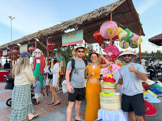 Du khách trải nghiệm Tết Việt