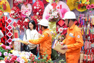 EVNHANOI: Nỗ lực để nhân dân Thủ đô an tâm vui Xuân, đón Tết