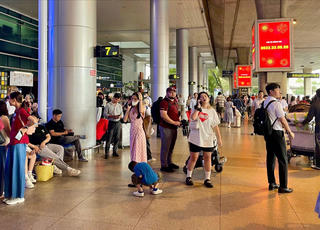 Sân bay Tân Sơn Nhất bước vào cao điểm Tết, phục vụ hơn 950 chuyến bay một ngày