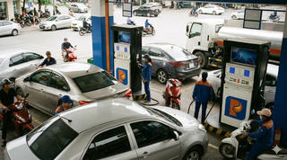 Giá xăng vượt 19.000 đồng/lít