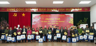 Gói quà Tết nghĩa tình gửi đến những hoàn cảnh khó khăn