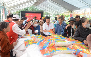 Đà Nẵng: Xã Sơn Cẩm Hà trao 1.200 suất quà tại “Chợ Tết Nhân Ái”