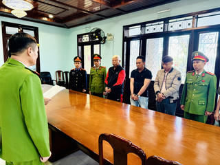 Khởi tố 3 đối tượng khai thác cao lanh trái phép 