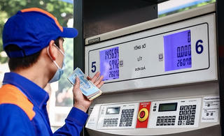 Lùi thời gian điều chỉnh giá xăng dầu