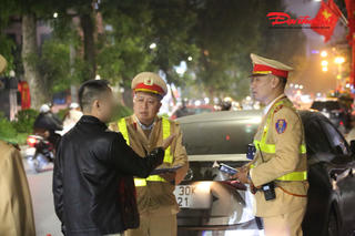 Ngày 28 Tết, CSGT Hà Nội xử lý hơn 100 tài xế vi phạm nồng độ cồn 