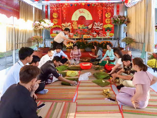 Lưu học sinh quốc tế trải nghiệm Tết Việt