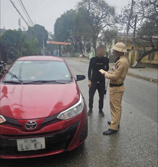 Phú Thọ: Cảnh sát giao thông hóa trang xử lý "xe ghép"