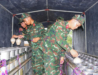 Ngắm trận địa pháo hoa trước giờ khai hỏa đêm Giao thừa ở Huế