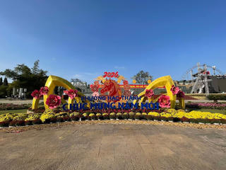 Cấm xe cá nhân vào trung tâm phường Hạc Thành xem pháo hoa