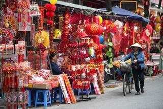 Hơn 30 nghìn lượt khách tham quan, mua sắm tại chợ Hoa xuân Phố cổ