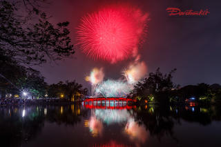 Hà Nội: Khoảnh khắc chào đón năm mới Bính Ngọ với những màn pháo hoa rực rỡ