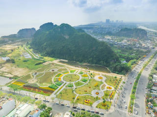 Đà Nẵng: Du khách nườm nượp đổ về di tích danh thắng Ngũ Hành Sơn