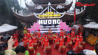 Khai hội Chùa Hương 2026: Hàng vạn Phật tử và du khách trẩy hội trong ngày xuân