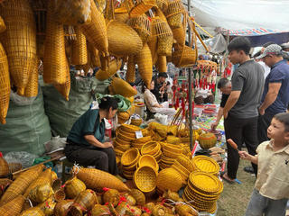 Chợ Viềng “nô nức yến anh”