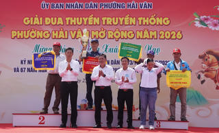 Đà Nẵng: Giải đua thuyền trên sông Cu Đê thu hút hàng ngàn người dân, du khách