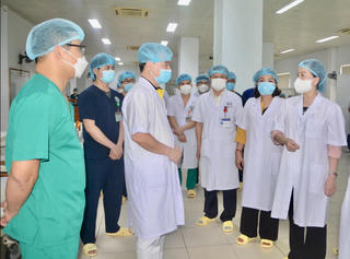 Kỷ niệm 71 năm Ngày Thầy thuốc Việt Nam 27/2: Robot không thay thế được trái tim người thầy thuốc