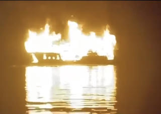 Quảng Ninh: Khẩn trương khắc phục sự cố cháy tàu du lịch trên vịnh Hạ Long