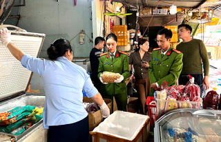 Thanh Hóa: Phát hiện, thu giữ 4 tấn thực phẩm không rõ nguồn gốc