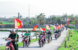 Tuyên truyền lưu động đưa thông tin bầu cử đến gần cử tri Hà Tĩnh