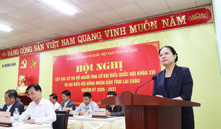 Phó Chủ tịch - Tổng Thư ký Hà Thị Nga tiếp xúc cử tri tại xã Mường Khoa