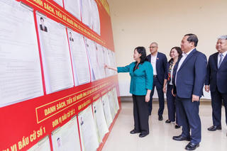 Hình ảnh Chủ tịch UBTƯ MTTQ Việt Nam Bùi Thị Minh Hoài tiếp xúc cử tri tại tỉnh Phú Thọ