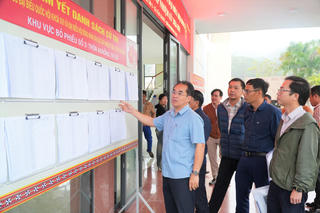 Phó Chủ tịch UBND TP Đà Nẵng Trần Anh Tuấn kiểm tra công tác chuẩn bị bầu cử xã vùng cao